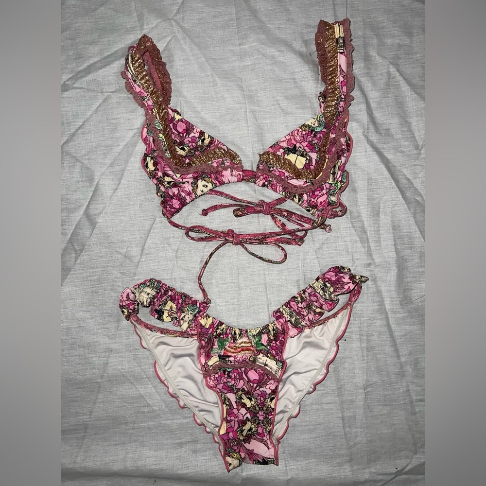 Agua Bendidta Bikini